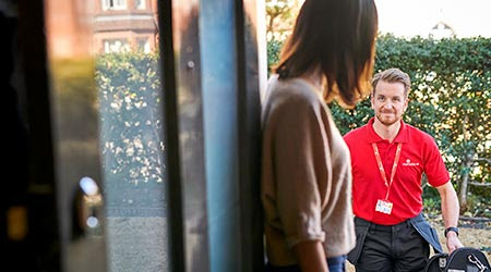 A HomeServe engineer walking towards a customer's home